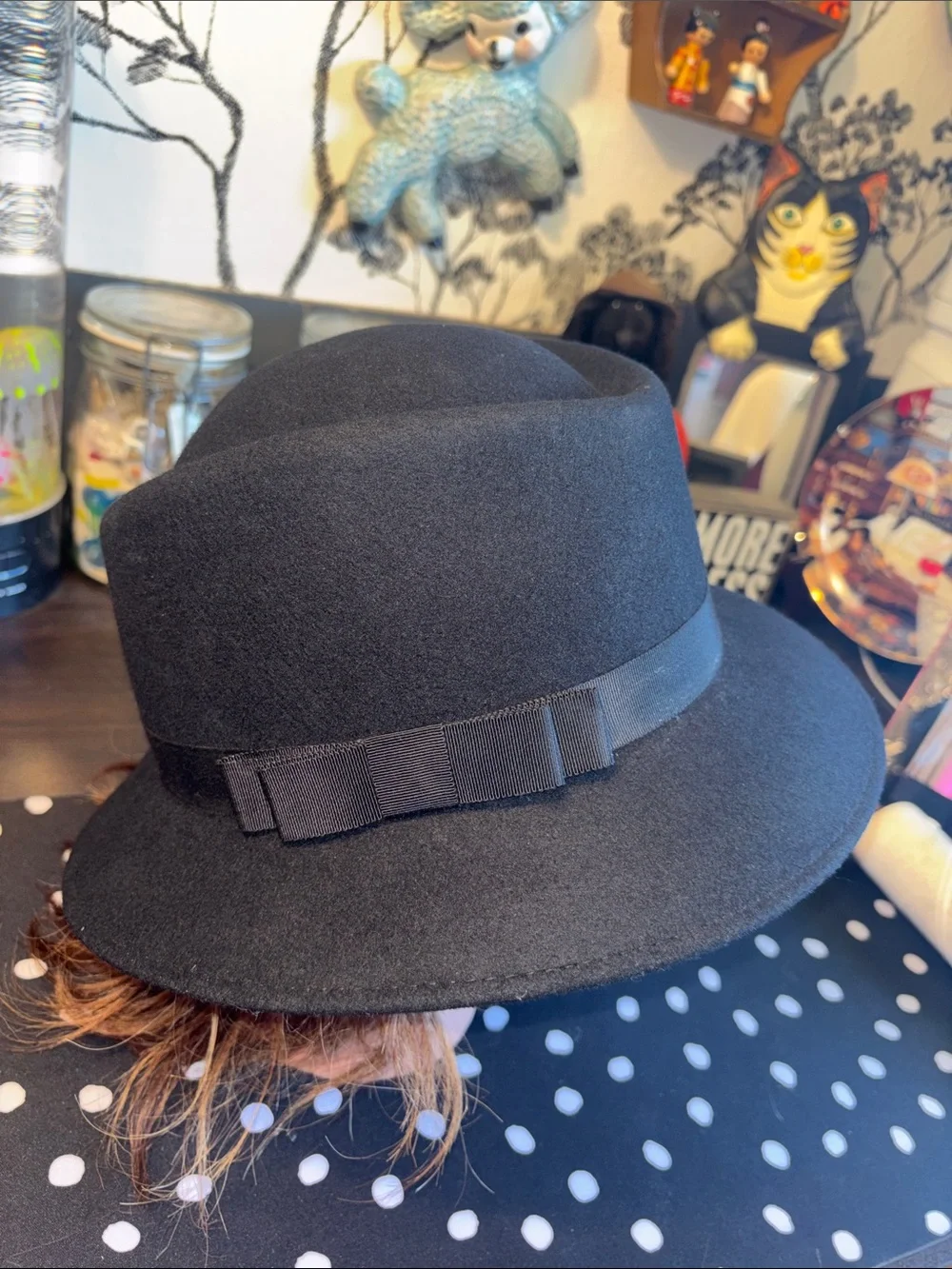 EUC VINTAGE NANCY structured classic black wool felt fedora features a structure